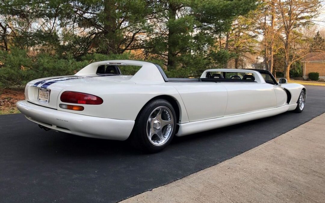 Une étonnante Viper limousine disponible à la vente