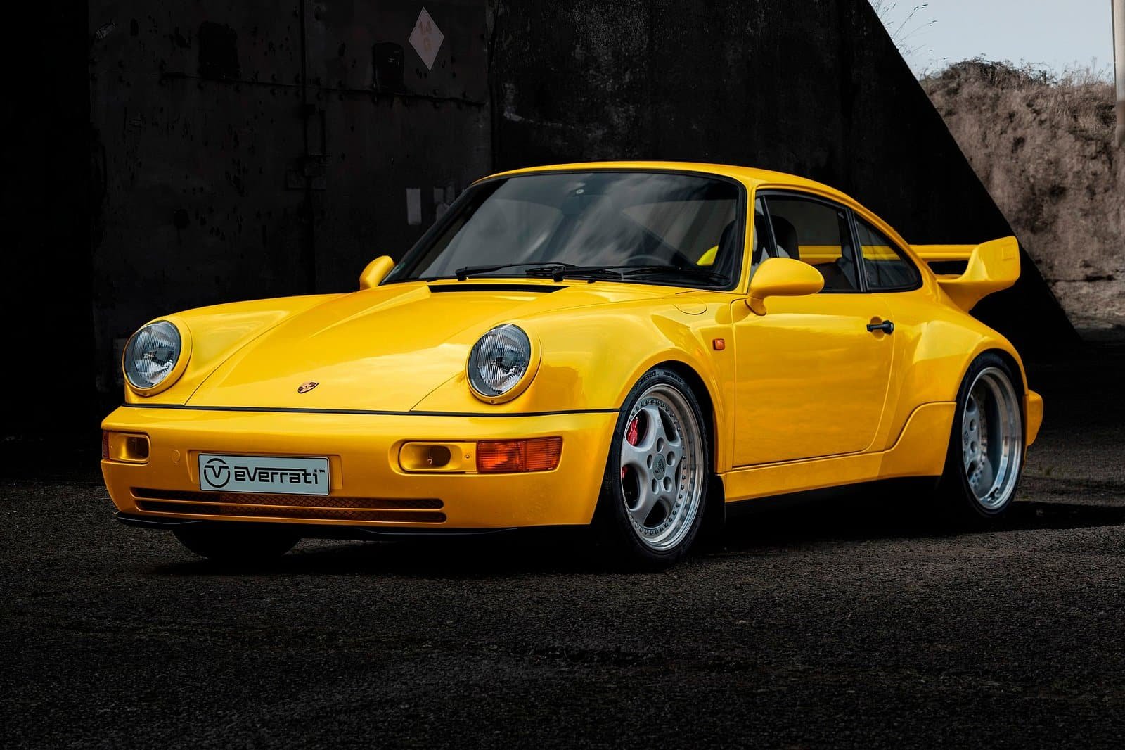 Everrati-Porsche-911-RSR-restomod-2023