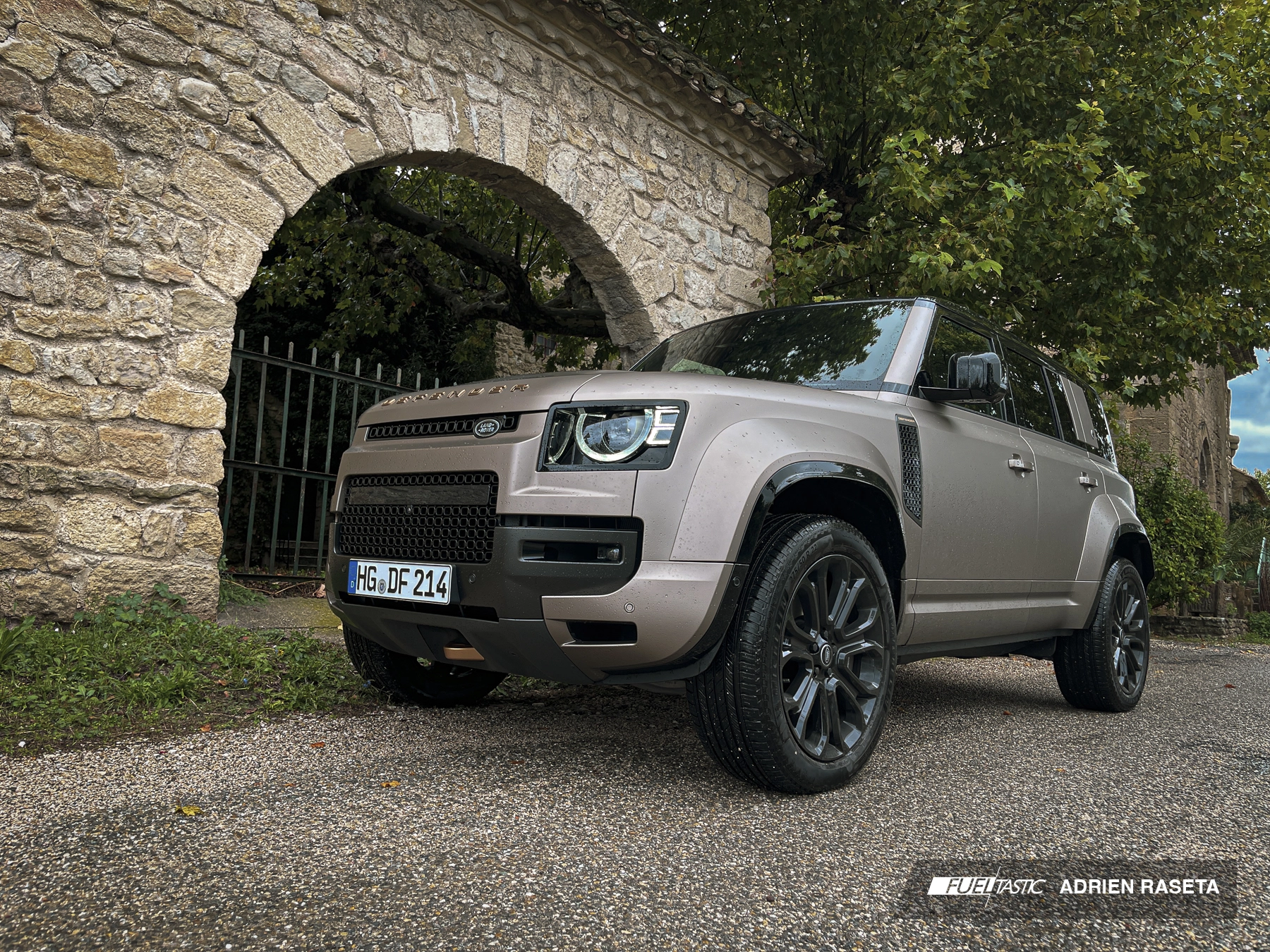 Land-Rover-Defender-Octa-2025-11